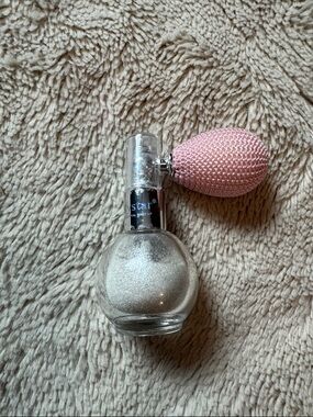 Pearlescent Silver Highlighter Spray with Pink Atomizer